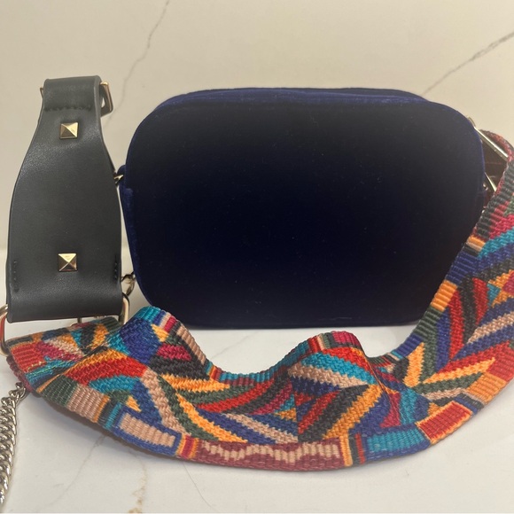 POPSUKI Velvet Crossbody Bag - Picture 8 of 16